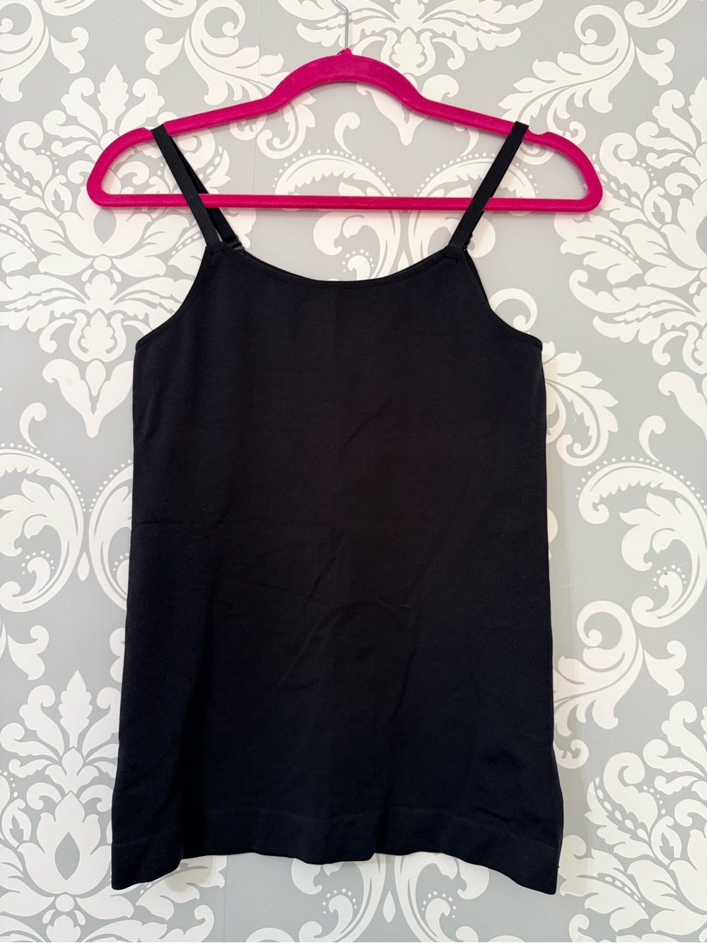 • Shapermint Essentials Scoop Neck Smoothing Cami - Picture 2 of 4